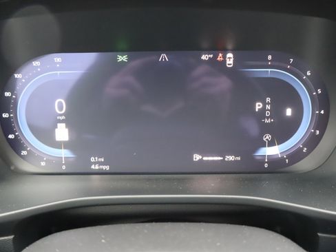 Used 2025 Volvo XC40 B5 Core image 24