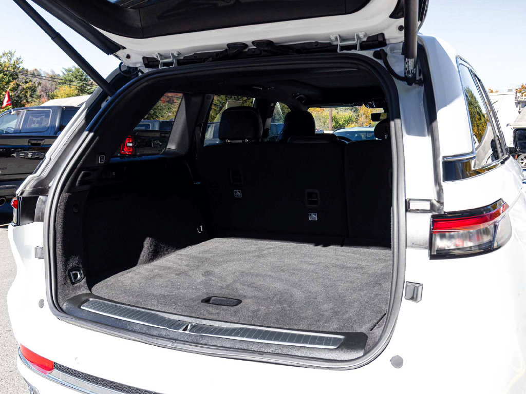 Used 2023 Jeep Grand Cherokee Overland w/ Luxury Tech Group IV AWD/4WD image 35