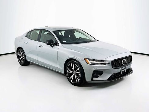 Used 2025 Volvo S60 B5 Core image 7