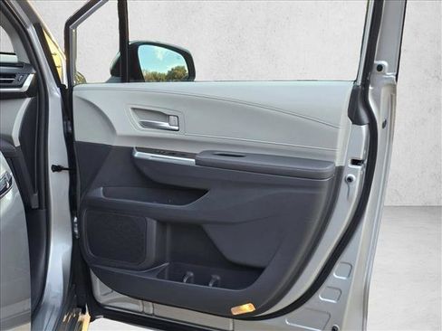 Used 2024 Toyota Sienna XLE image 11