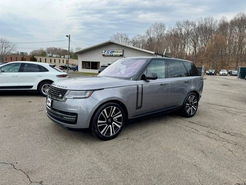 Used 2023 Land Rover Range Rover SE image 2