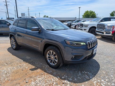 Used 2019 Jeep Cherokee Latitude Plus w/ Comfort/Convenience Group AWD/4WD image 7