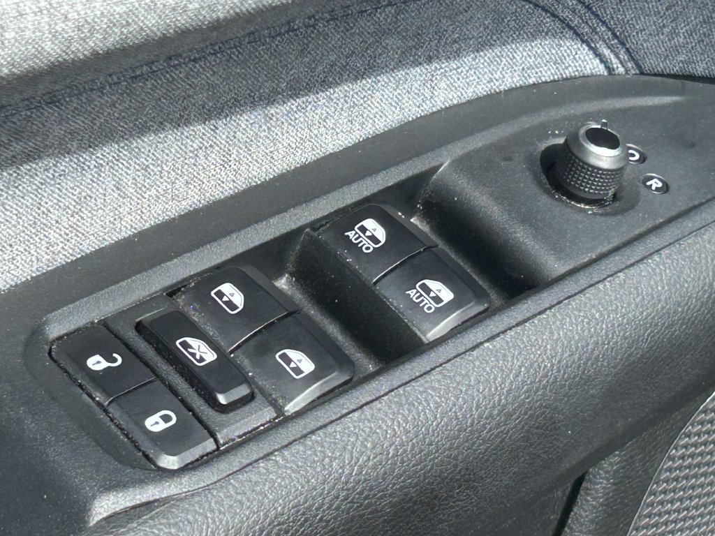 Used 2024 Jeep Compass Latitude AWD/4WD image 26