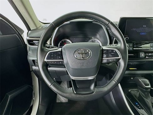 Used 2023 Toyota Highlander XLE image 25