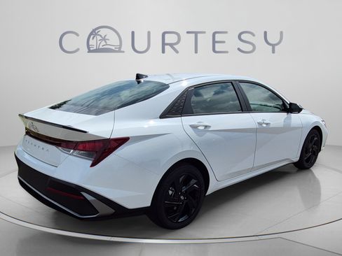New 2026 Hyundai Elantra SEL Sport FWD image 5