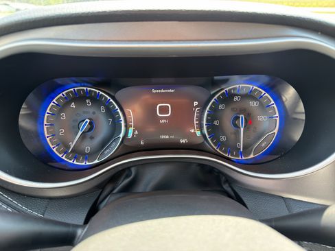 Certified 2023 Chrysler Pacifica Touring-L w/ Road Tripper Package AWD/4WD image 21