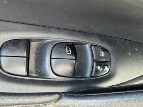 Used 2017 Nissan Rogue S AWD/4WD image 11