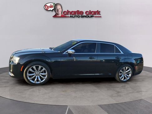 Used 2021 Chrysler 300 Touring w/ Chrome Appearance Package image 2