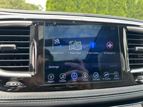 Used 2017 Chrysler Pacifica Platinum FWD image 24