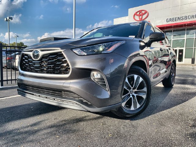 Used 2023 Toyota Highlander XLE FWD image 4