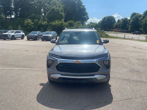 Used 2025 Chevrolet TrailBlazer LT AWD/4WD image 2
