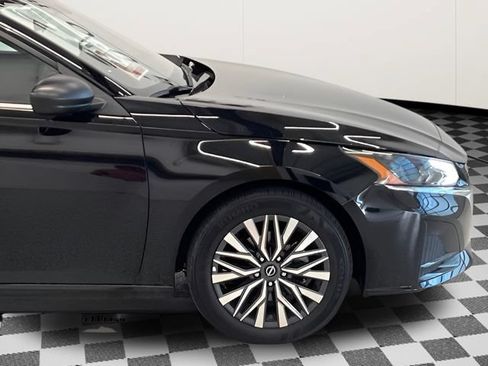 Used 2025 Nissan Altima 2.5 SV FWD image 10