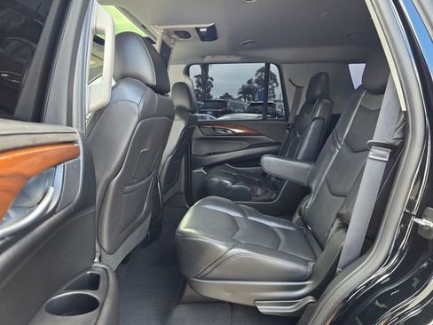 Used 2019 Cadillac Escalade Premium Luxury image 18