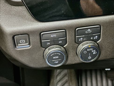 Used 2024 Chevrolet Silverado 1500 LT AWD/4WD image 17
