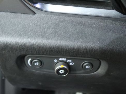 Used 2018 Chevrolet Traverse LT FWD image 15