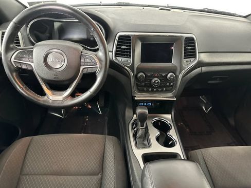 Used 2018 Jeep Grand Cherokee Laredo AWD/4WD image 7