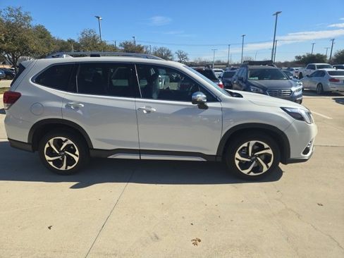 Used 2023 Subaru Forester Touring image 2
