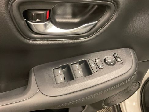 Used 2025 Honda HR-V LX image 12