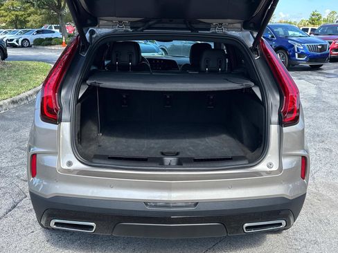 Used 2025 Cadillac XT4 Premium Luxury image 11