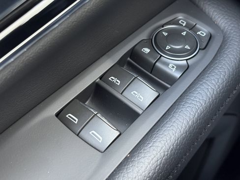 Used 2025 GMC Yukon XL Denali AWD/4WD image 30