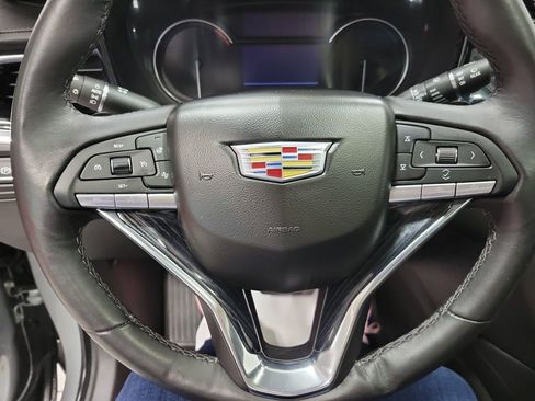 Used 2025 Cadillac XT6 Premium Luxury image 52