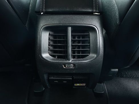 Used 2019 Jeep Cherokee Limited FWD image 29