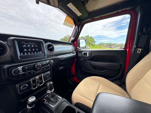 Used 2023 Jeep Gladiator Sport AWD/4WD image 26