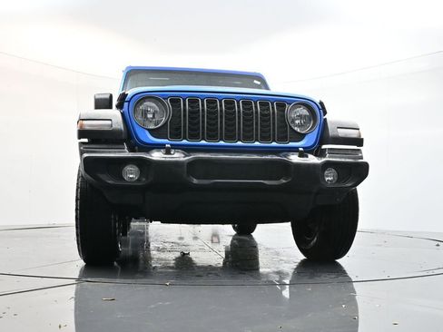 Used 2025 Jeep Wrangler Sport image 27