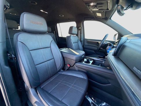 Used 2025 Chevrolet Suburban High Country image 17