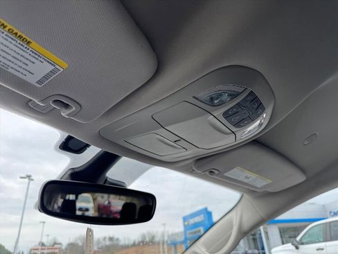 Used 2024 Chrysler Pacifica Touring-L image 26