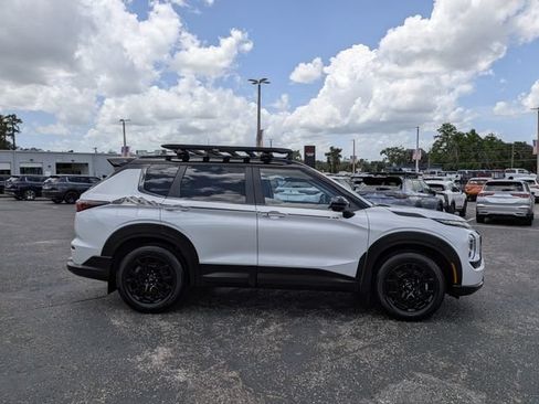 New 2026 Mitsubishi Outlander AWD image 2