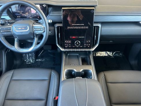 Used 2026 GMC Acadia Elevation w/ Elevation Premium Package FWD image 16