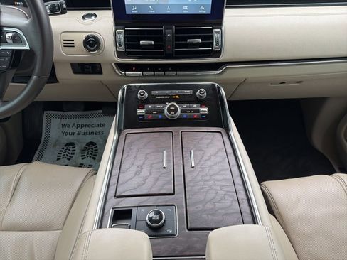 Used 2019 Lincoln Navigator L Reserve image 15