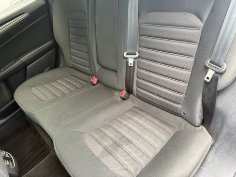 Used 2018 Ford Fusion SE FWD image 15