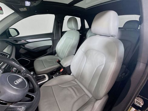 Used 2018 Audi Q3 2.0T Premium Plus w/ Premium Plus Package FWD image 2