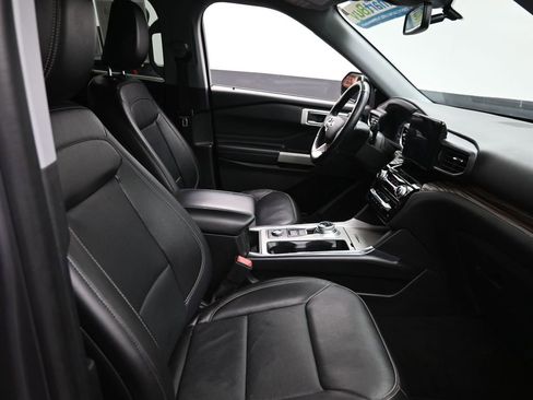 Used 2022 Ford Explorer Limited w/ Equipment Group 301A AWD/4WD image 7