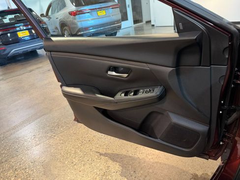 Used 2025 Nissan Sentra SV FWD image 18