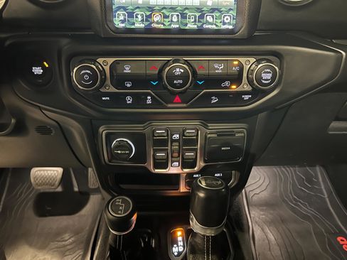 Used 2020 Jeep Wrangler Unlimited Sahara image 19