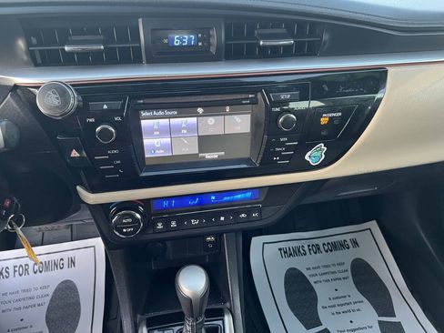 Used 2015 Toyota Corolla LE FWD image 23
