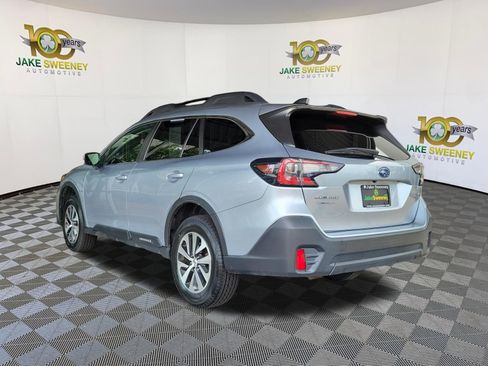 Used 2022 Subaru Outback Premium AWD/4WD image 4