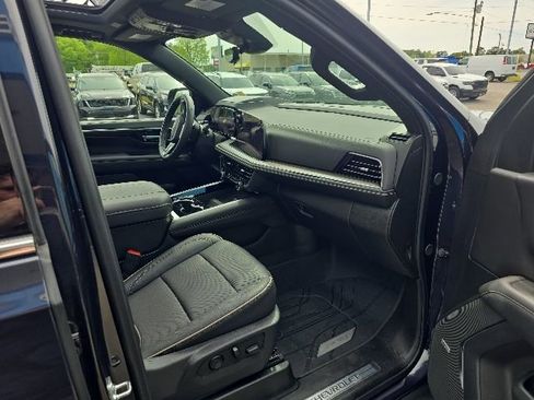 Used 2025 Chevrolet Suburban Premier AWD/4WD image 49