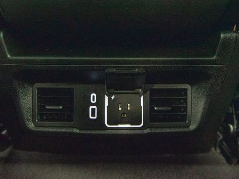 Used 2025 GMC Sierra 1500 SLT RWD image 17