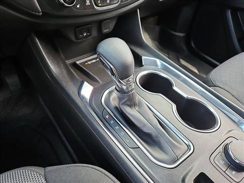 Used 2023 Chevrolet Traverse LT image 16