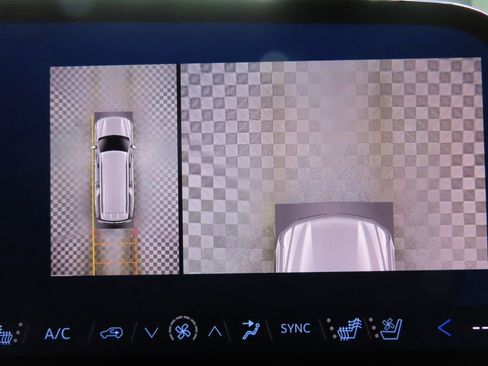 Used 2025 Chevrolet Suburban High Country image 18