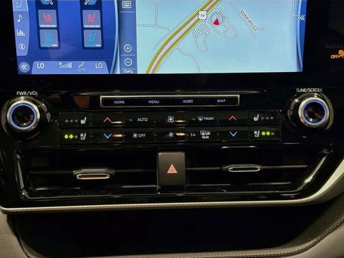 Certified 2022 Toyota Highlander Platinum AWD/4WD image 14