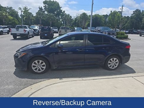 Used 2020 Toyota Corolla LE FWD image 3