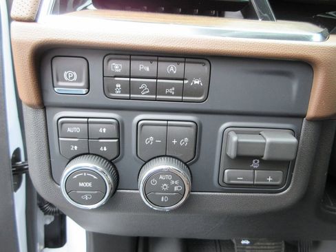 New 2026 Chevrolet Suburban High Country image 30