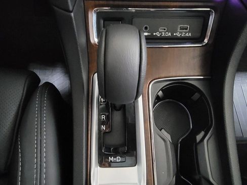 Used 2025 Subaru Ascent Touring AWD/4WD image 17