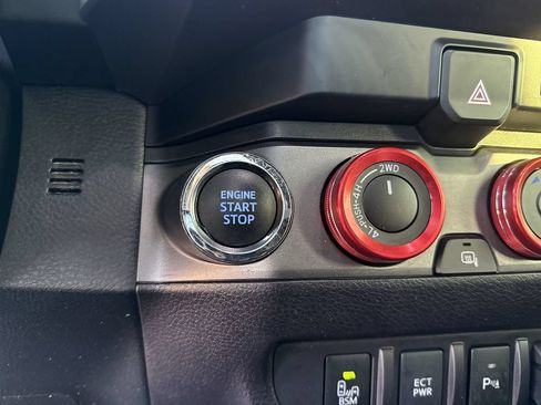 Used 2021 Toyota Tacoma TRD Off-Road w/ TRD Premium Off Road Package AWD/4WD image 30