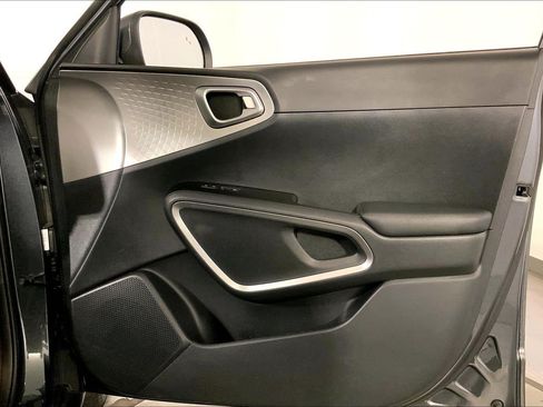 Used 2025 Kia Soul LX w/ LX Technology Package FWD image 25